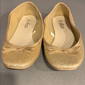 Size 8 gold sparkly flats